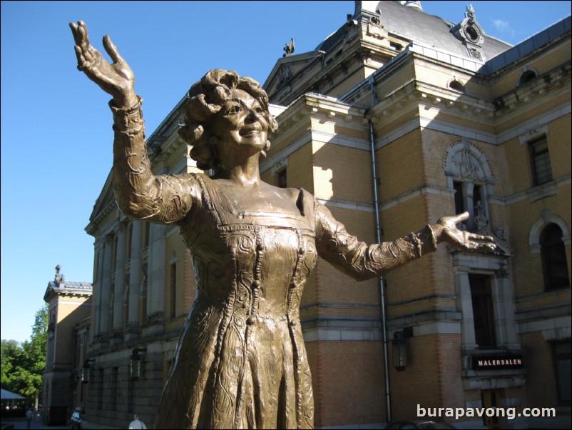 Nationaltheatret, the National Theatre.