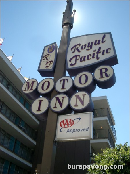 Royal Pacific Motor Inn in Chinatown. I stayed here coming back from China in 1998.