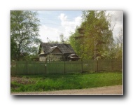 Small neighborhoods spotted along the highway headed towards Peterhof from Pushkin.